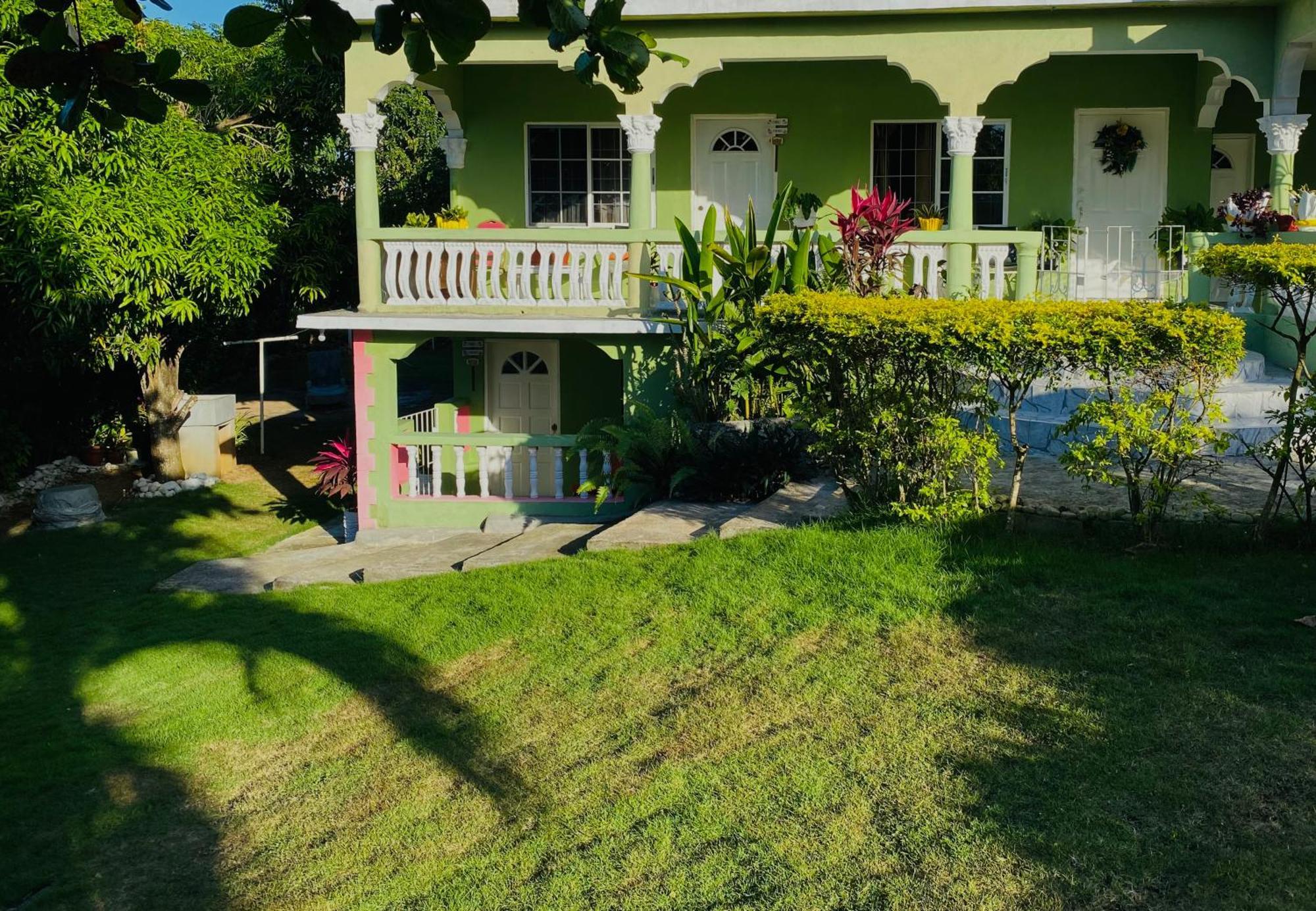 Cindy'S Garden Stay Ocho Rios Kültér fotó